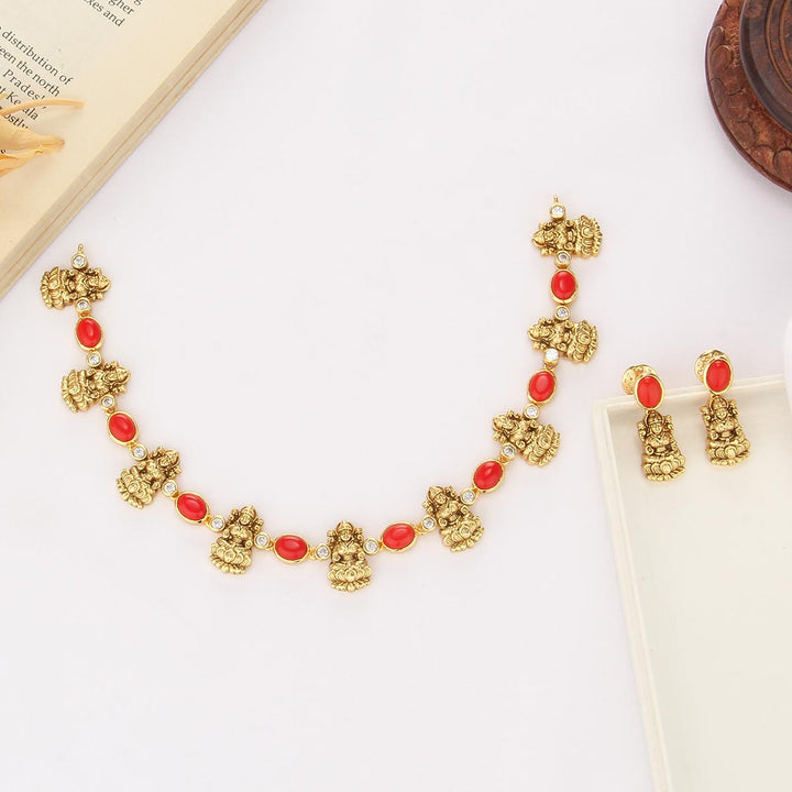 Yakitha Short Necklace Set