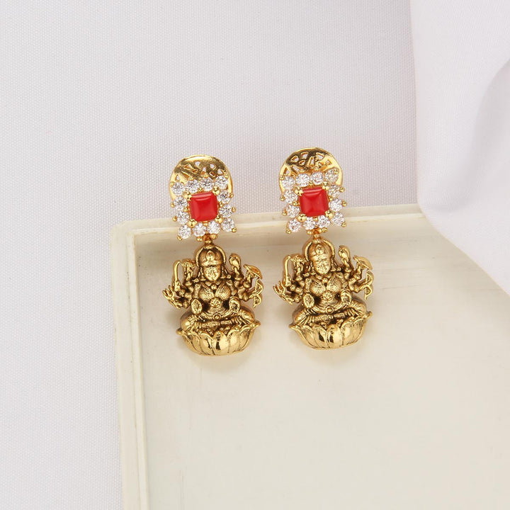 Attractive Short Necklace Set