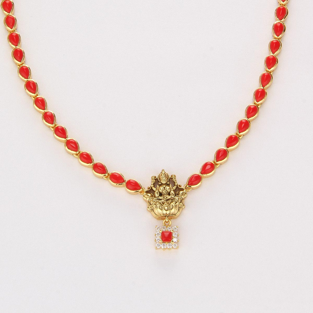 Attractive Short Necklace Set