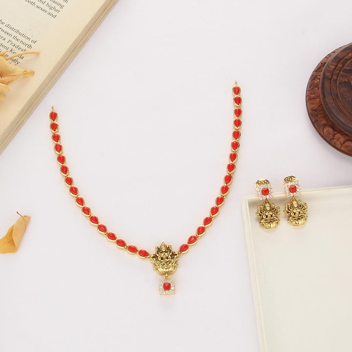 Attractive Short Necklace Set