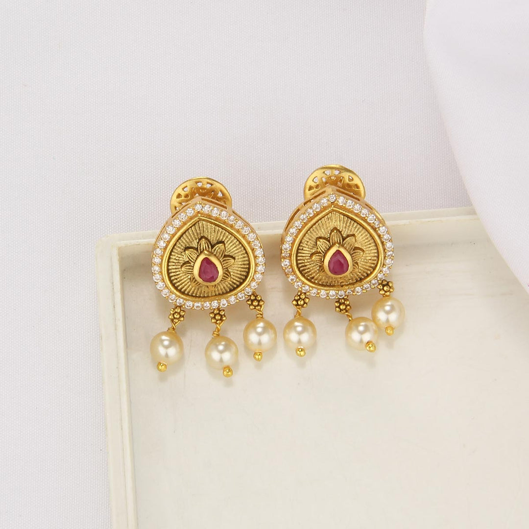 Nethra Short Necklace Set
