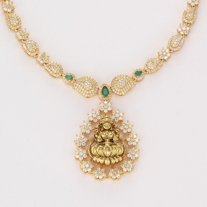 Chic & Charm Short Necklace Set