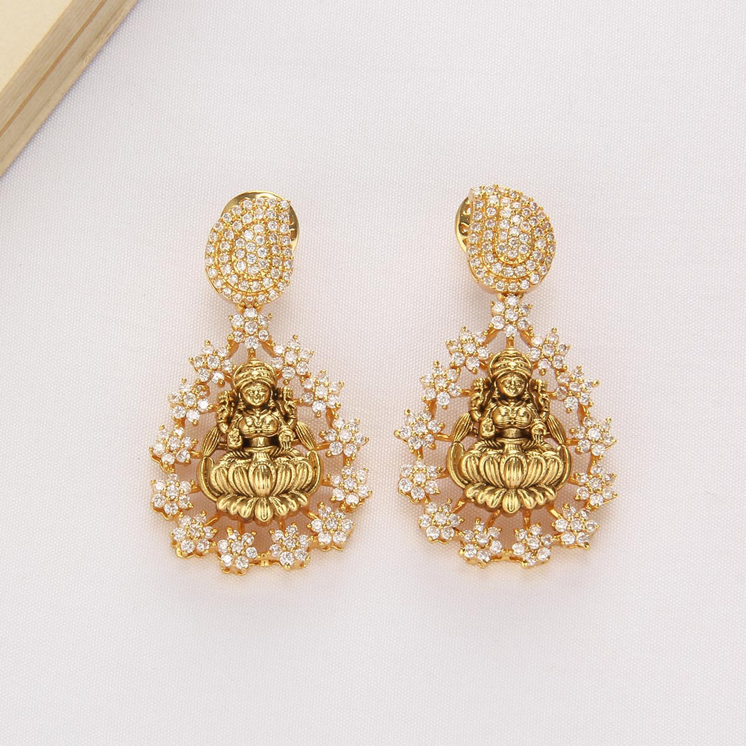 Chic & Charm Short Necklace Set