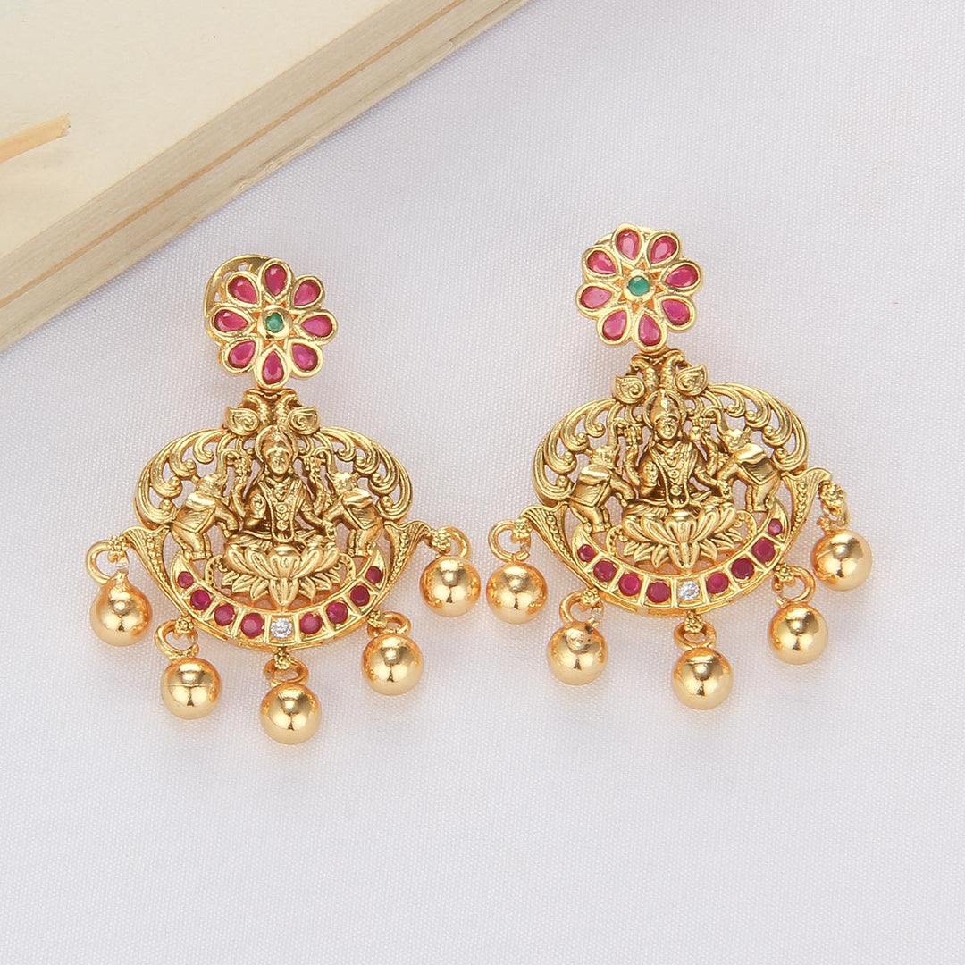 Stunning Short Necklace Set