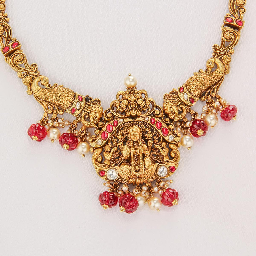 Gorgeous Look Short Necklace