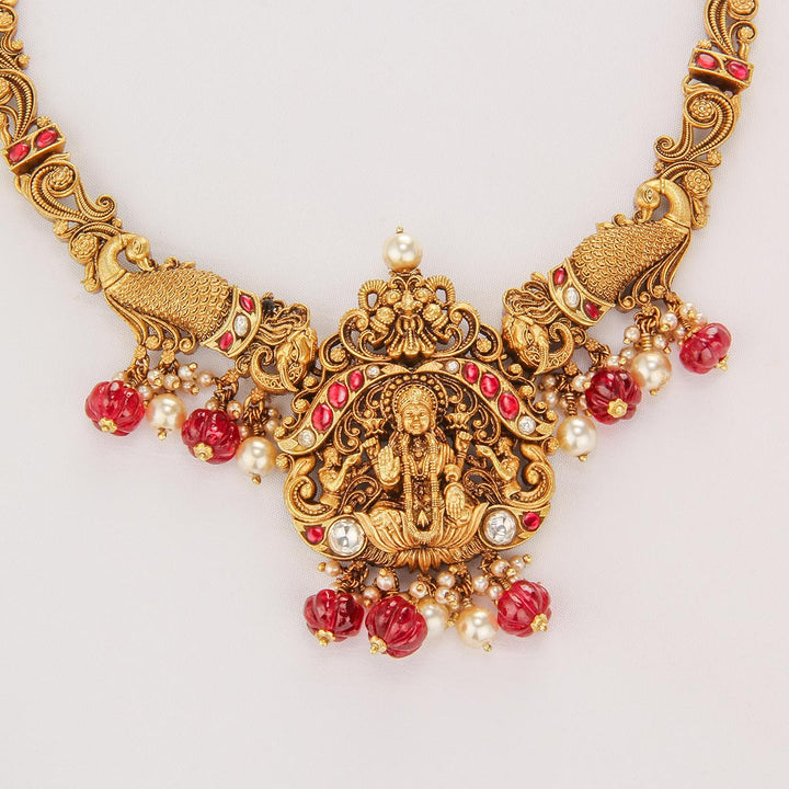 Gorgeous Look Short Necklace