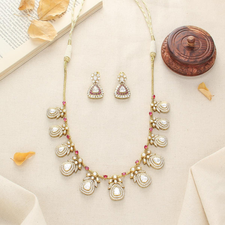 White Charm Short Necklace Set
