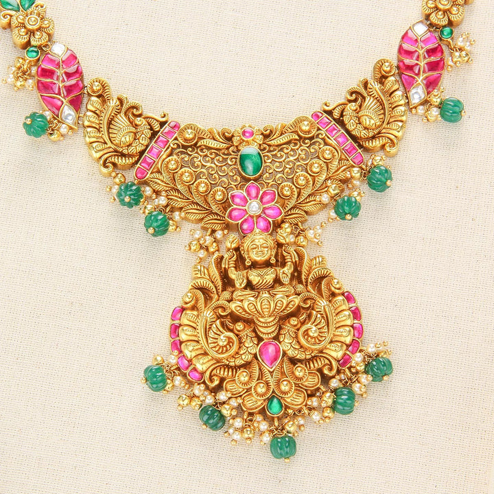 Timeless Elegance Short Necklace Set