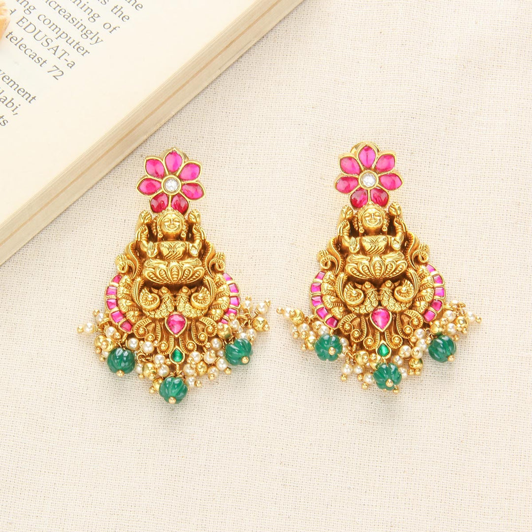 Timeless Elegance Short Necklace Set