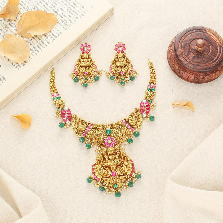 Timeless Elegance Short Necklace Set
