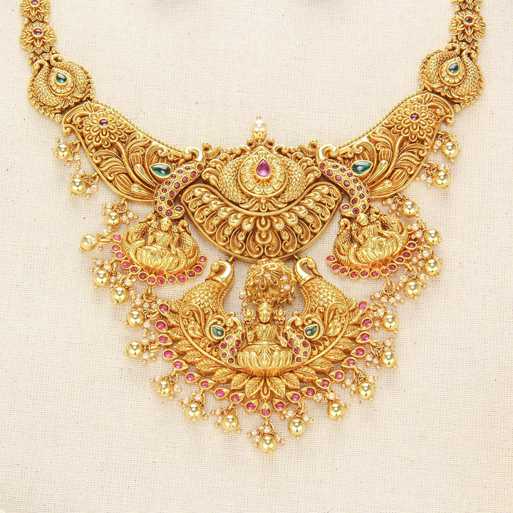 Luxurious Short Necklace Set