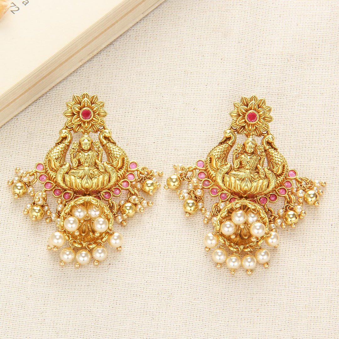 Luxurious Short Necklace Set