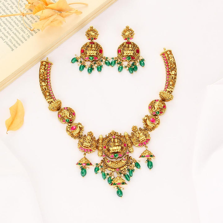 Akalya Nagas Short Necklace Set