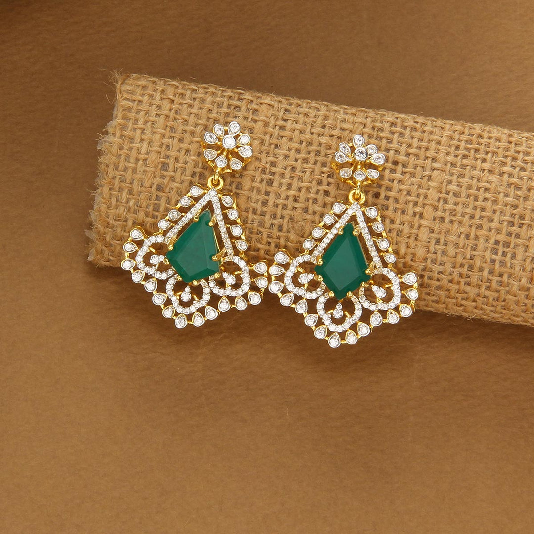 Chic & Trendy Short Necklace Set