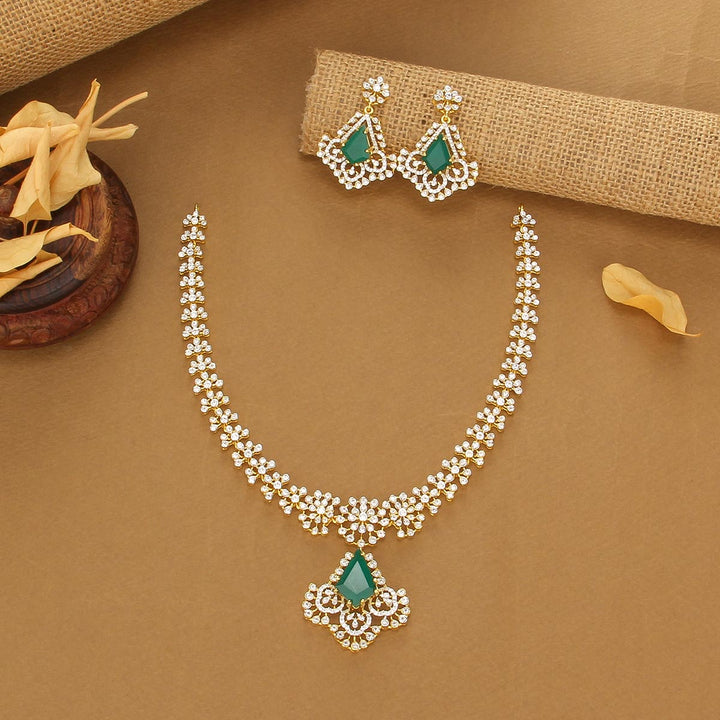 Chic & Trendy Short Necklace Set