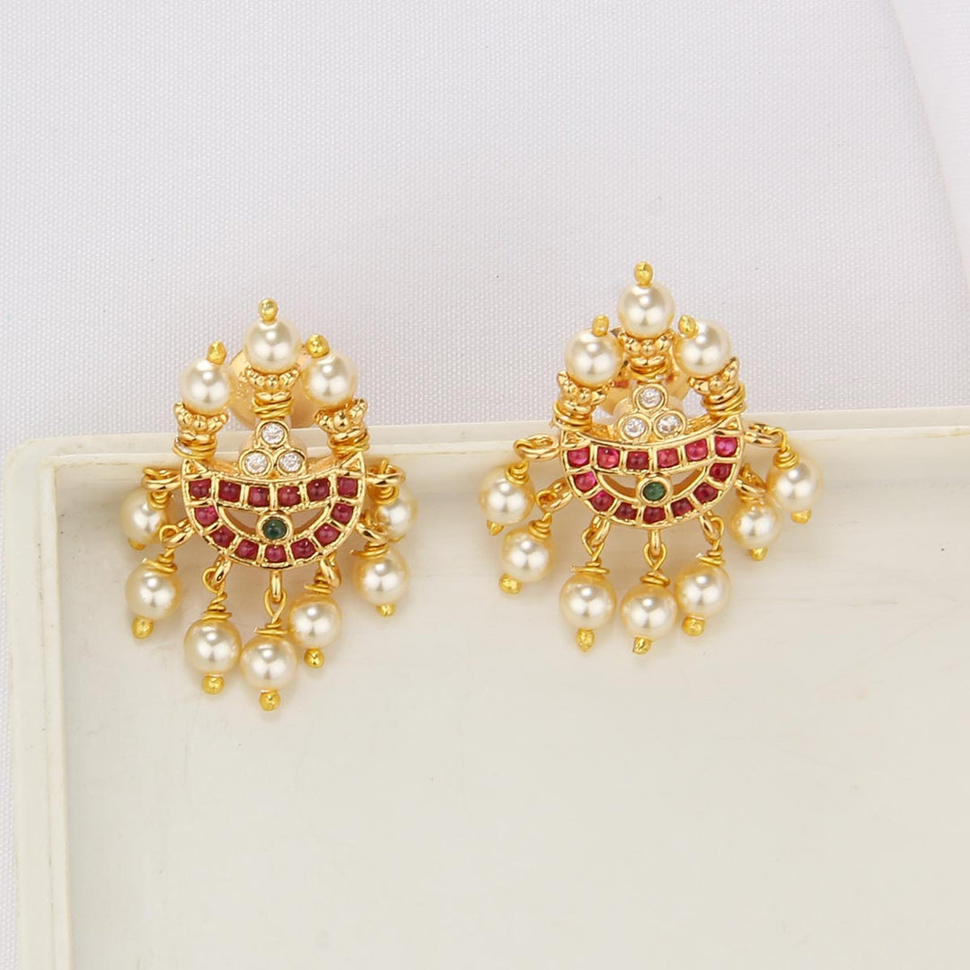 Jashvi Short Necklace Set