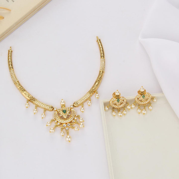 Yarani Short Necklace Set
