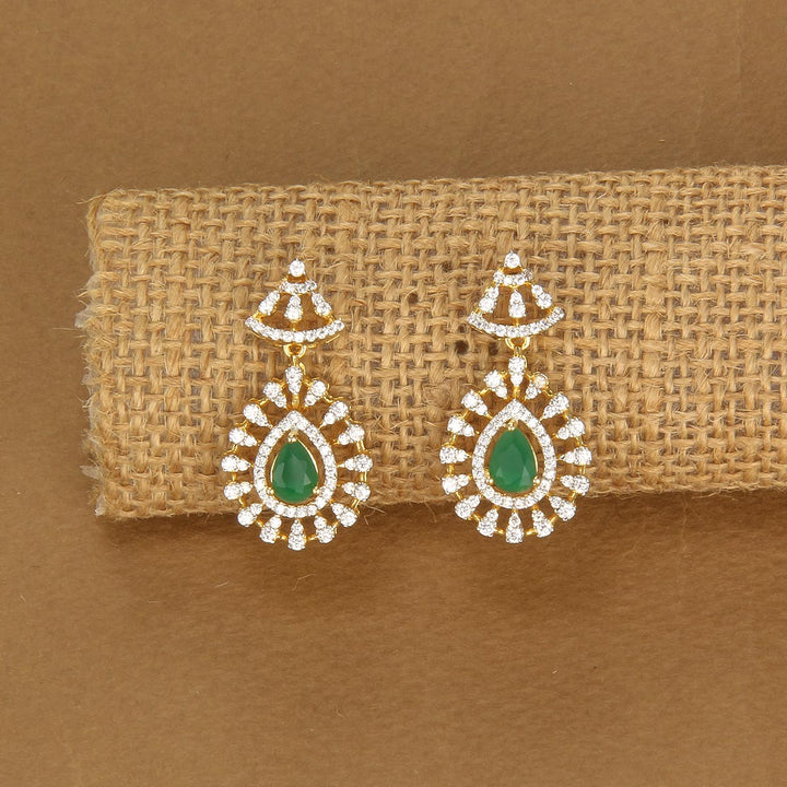 Chic & Glow Avikam Short Necklace Set