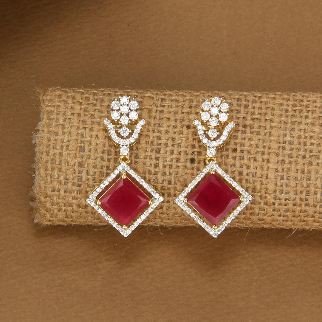 Sparkling Avikam Short Necklace Set