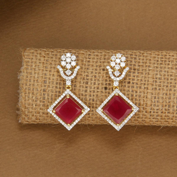 Sparkling Avikam Short Necklace Set