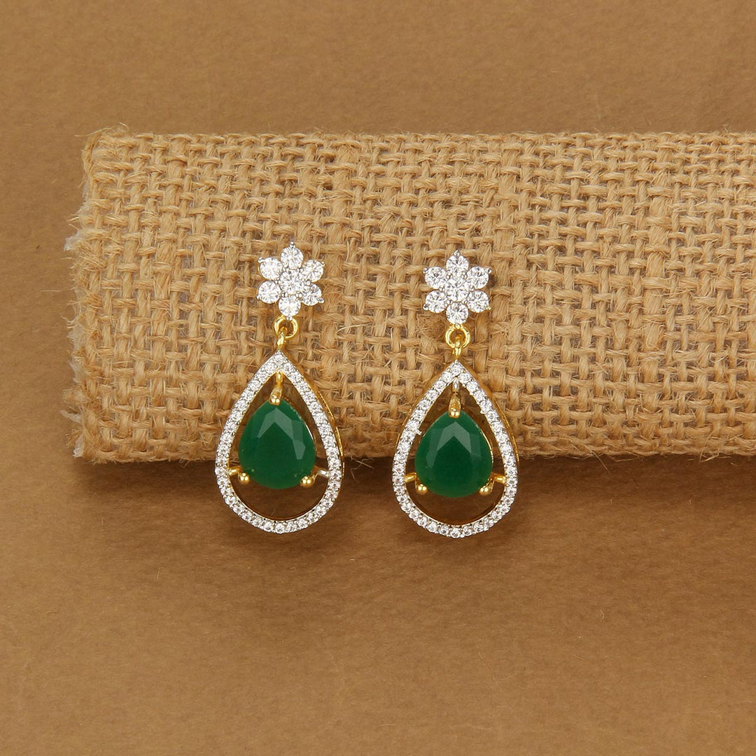 Beauteous Short Necklace Set