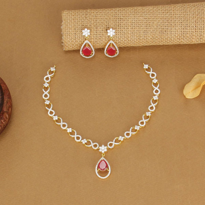 Beauteous Short Necklace Set