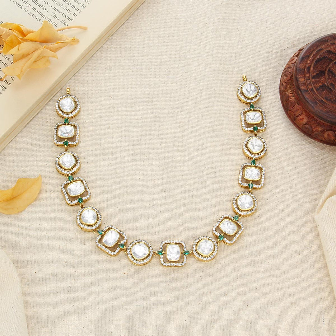 Chic & Trendy Short Necklace Set