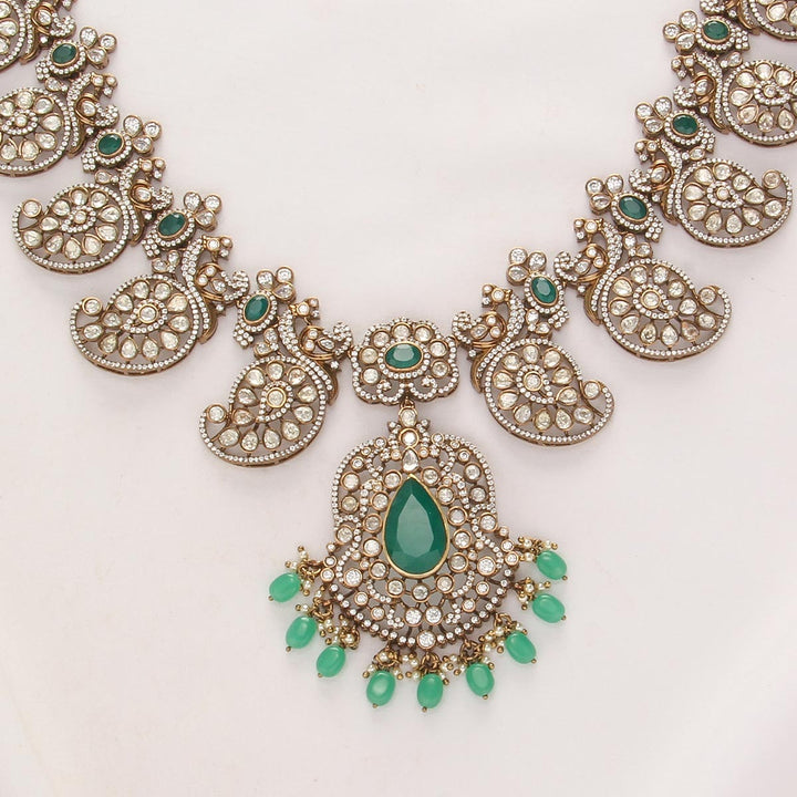 Trendy & Glow Victorian Long Necklace