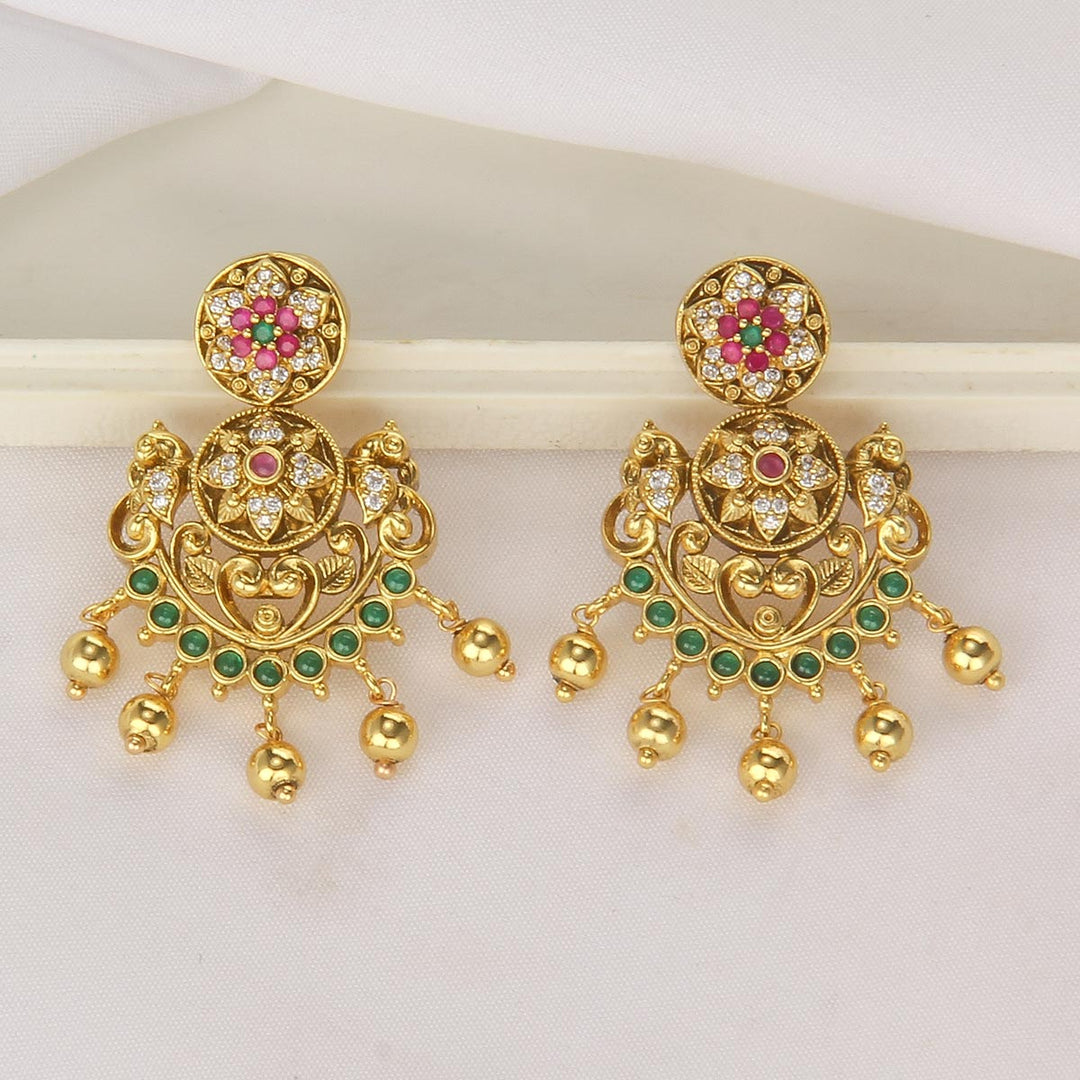 Aarna Short Necklace Set