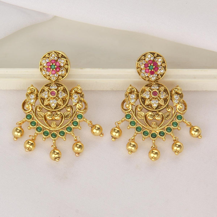 Aarna Short Necklace Set