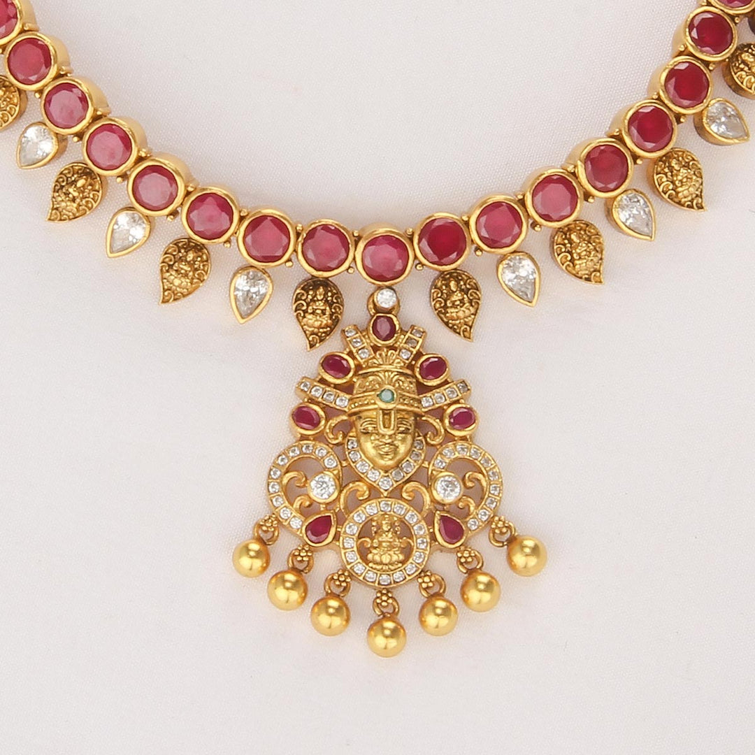 Beautiful Stone Short Necklace