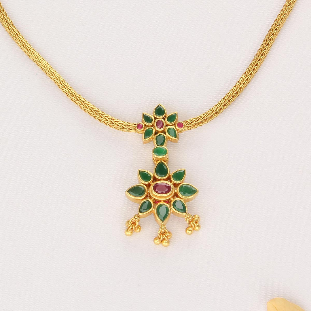 Varnikha Reversible Short Necklace