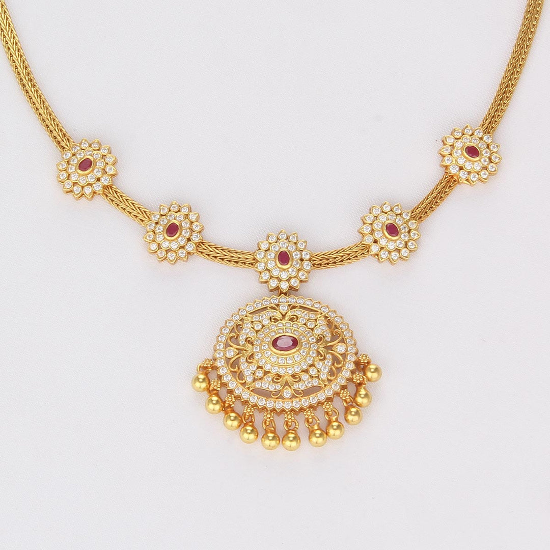 Gleaming Stone Short Necklace