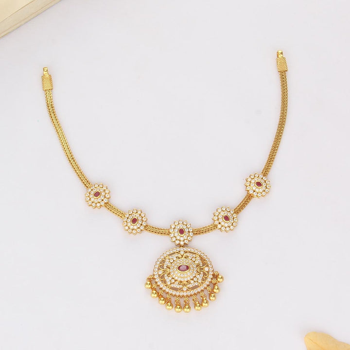 Gleaming Stone Short Necklace