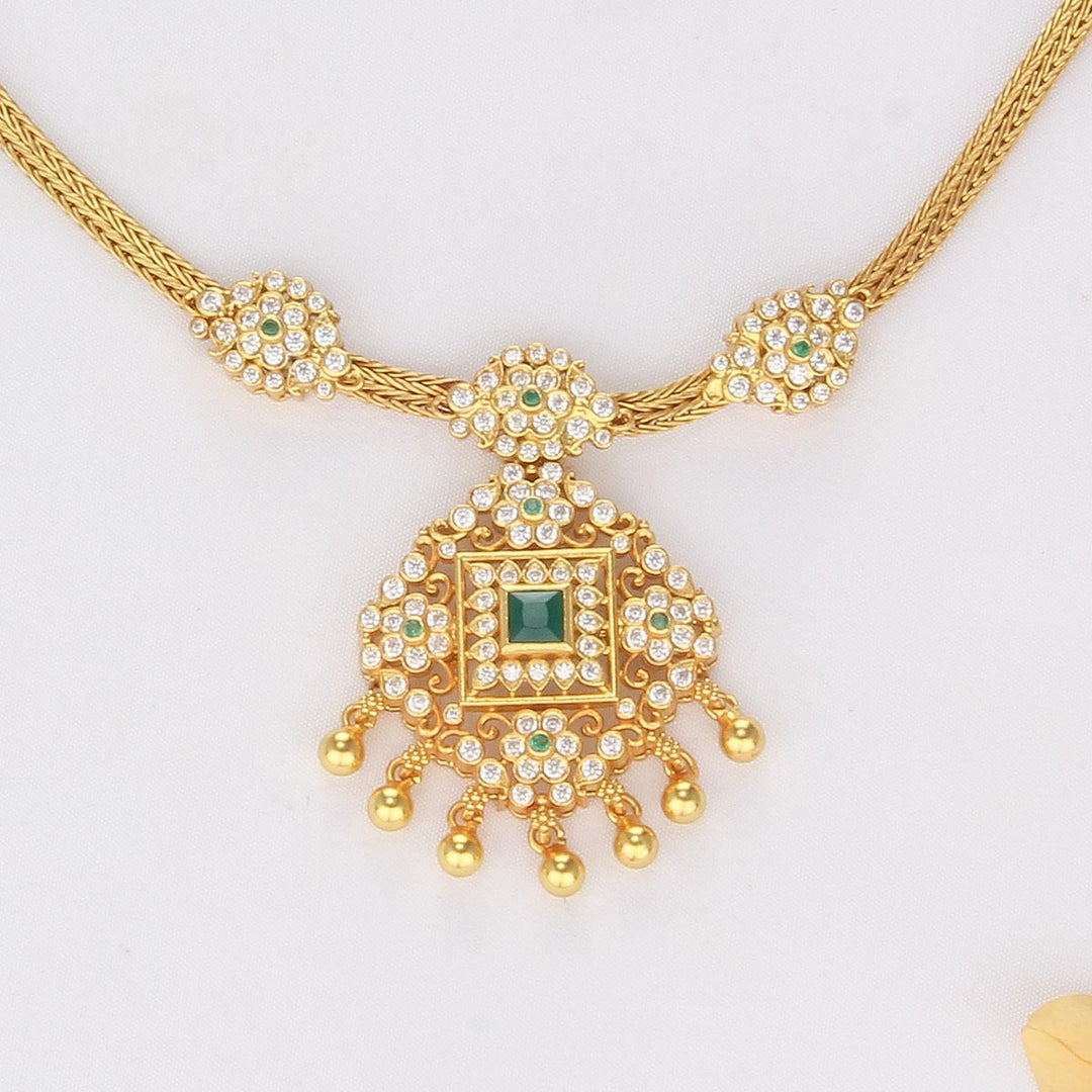 Dhashvitha Stone Short Necklace