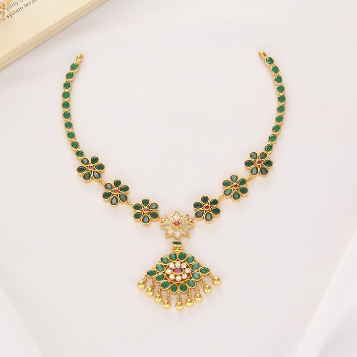 Greenish Stone Short Necklace