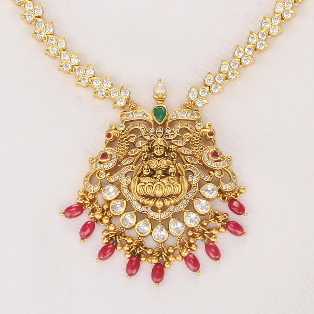 Gleaming Stone Short Necklace