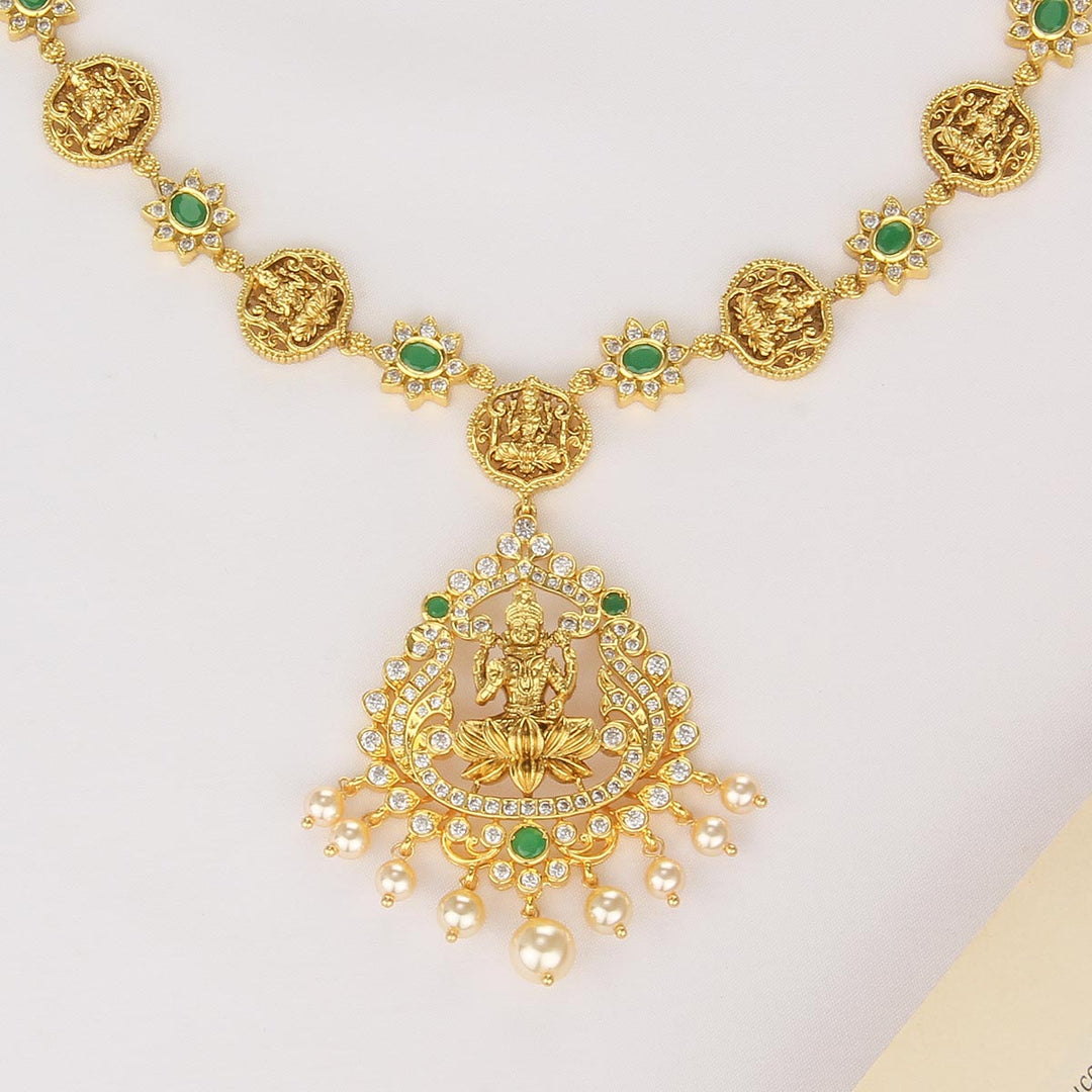 Sparkle Nagas Short Necklace Set