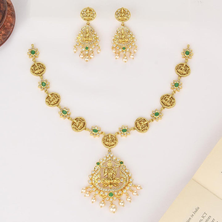 Sparkle Nagas Short Necklace Set