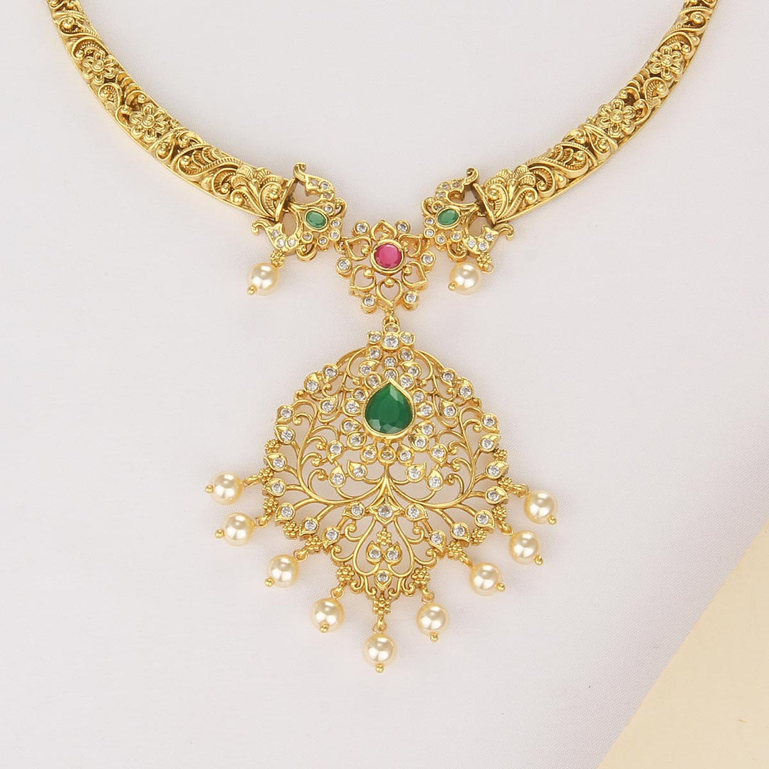 Nivasi Short Necklace Set