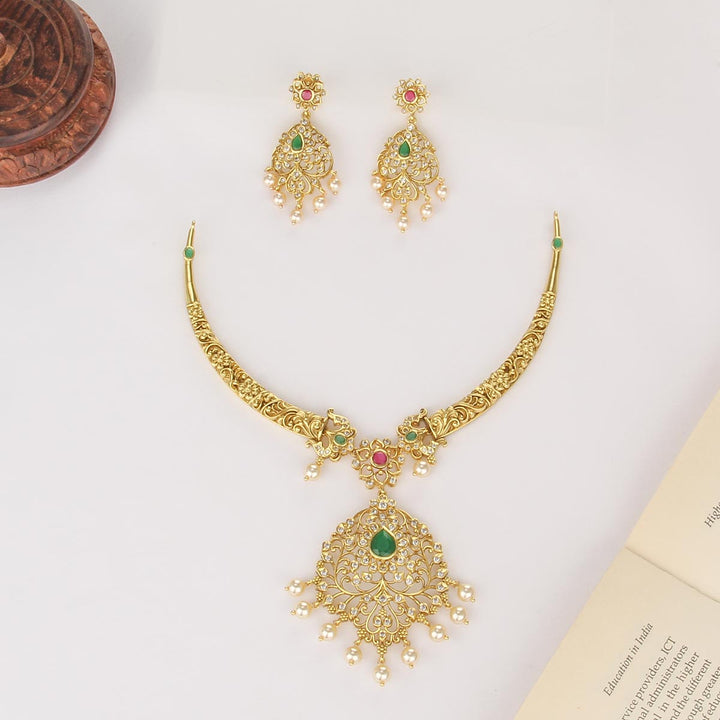 Nivasi Short Necklace Set