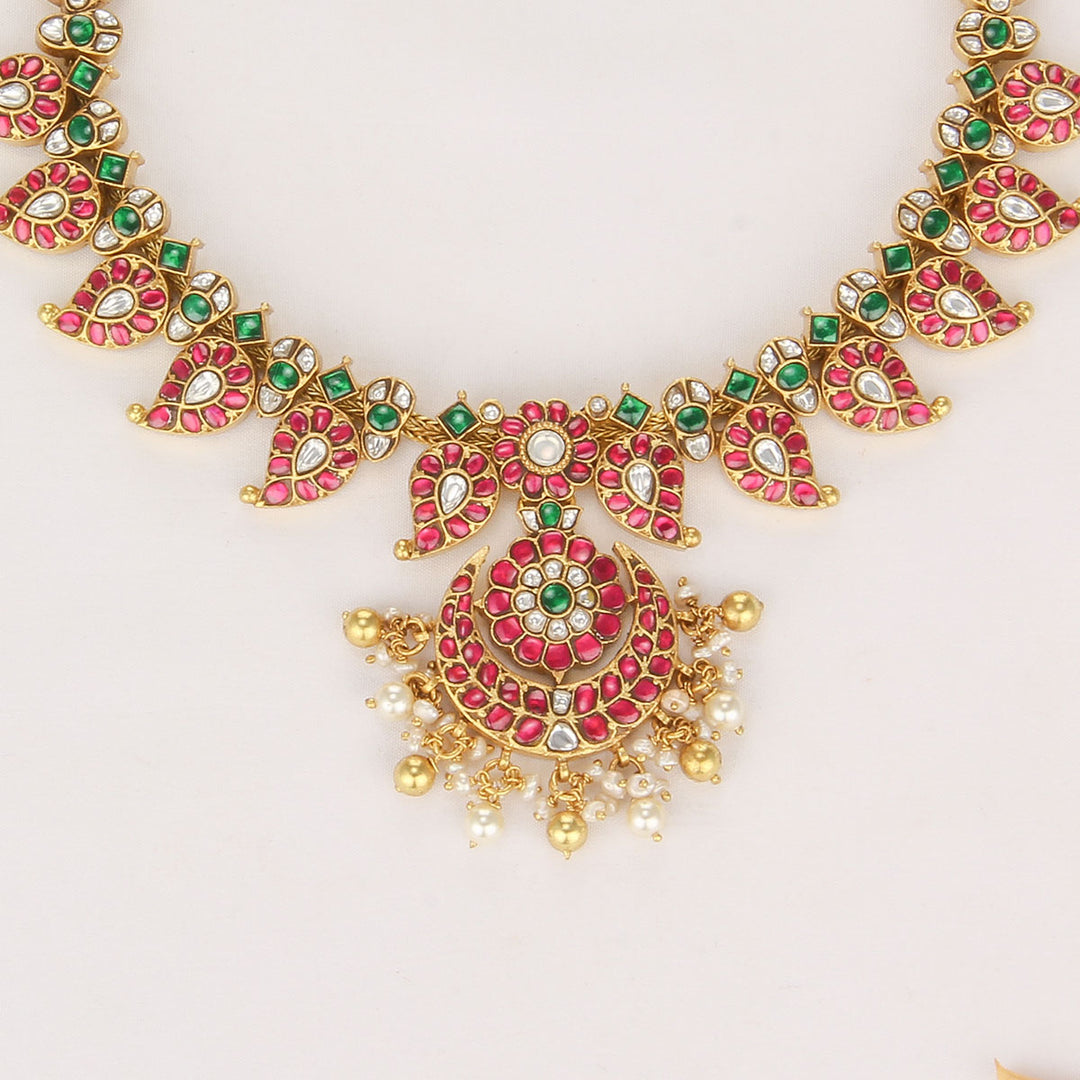 Kenisha Kundan Short Necklace