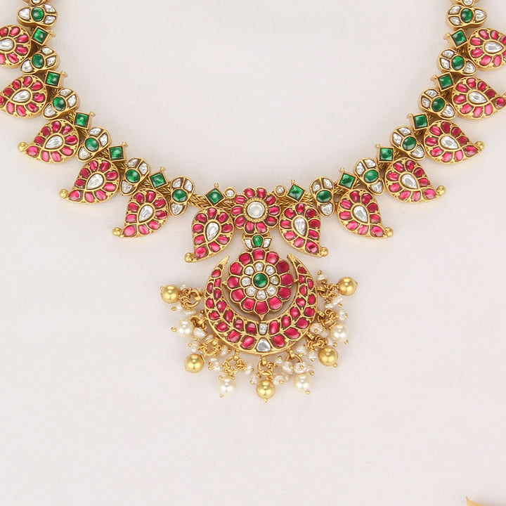 Kenisha Kundan Short Necklace