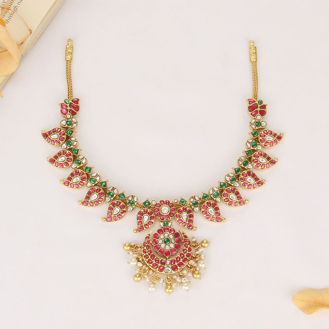 Kenisha Kundan Short Necklace