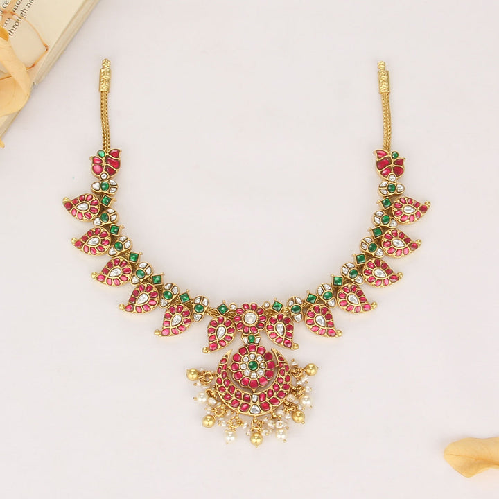 Kenisha Kundan Short Necklace