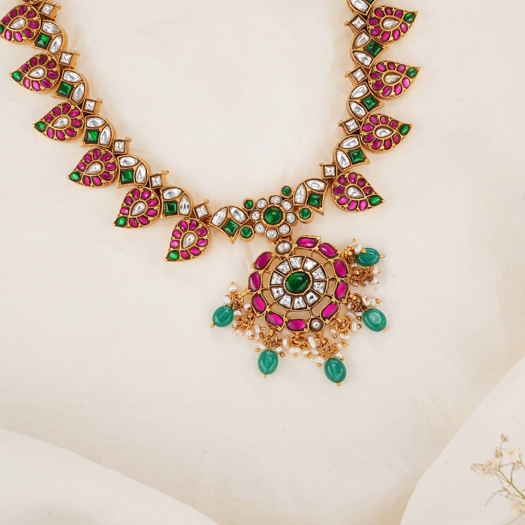 Tharinikhaa Kundan Short Necklace