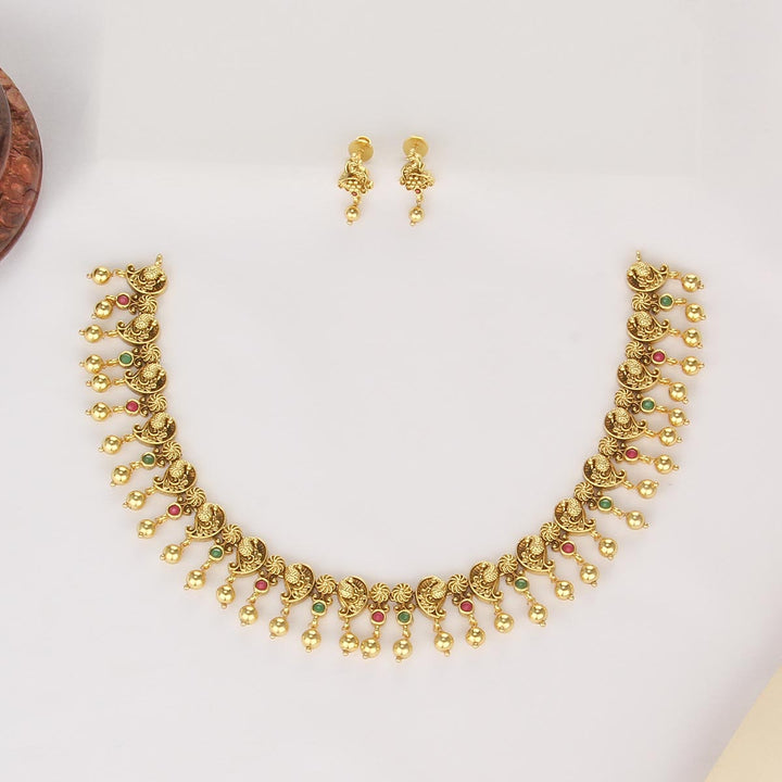 Dhashikha Short Necklace Set
