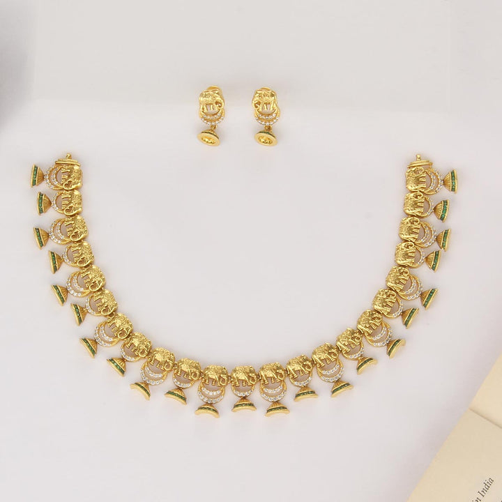 Beautiful Short Necklace Set