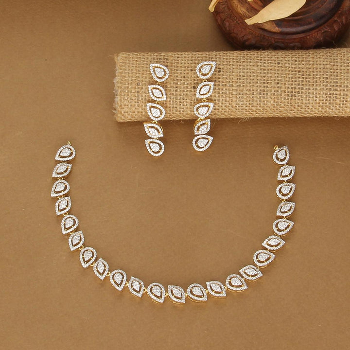 Avana Avikam Short Necklace Set