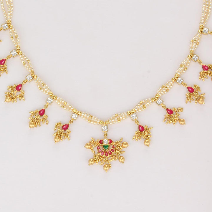 Ashvika Kundan Short Necklace